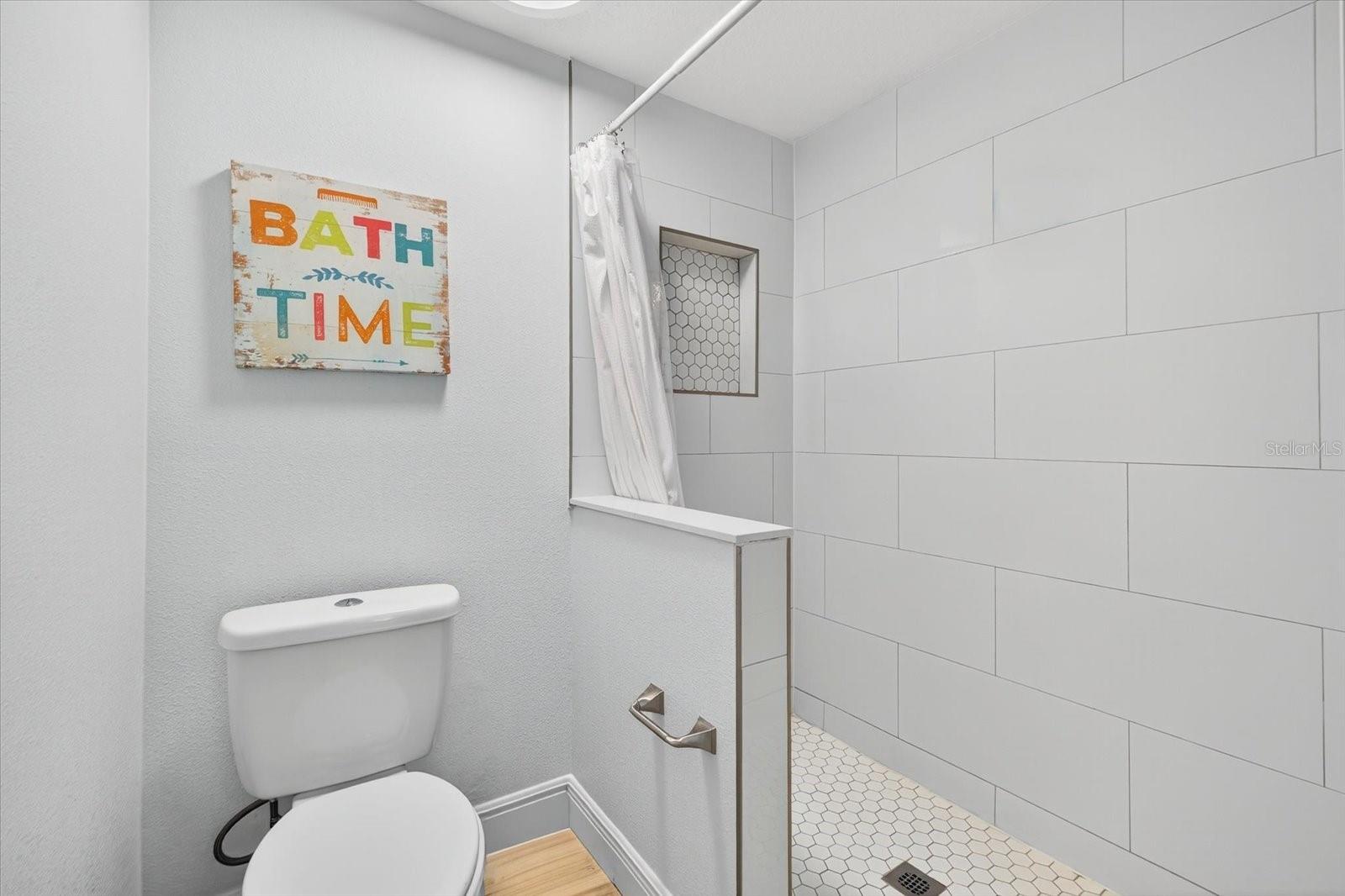 FOREST HILLS - Residential Lease