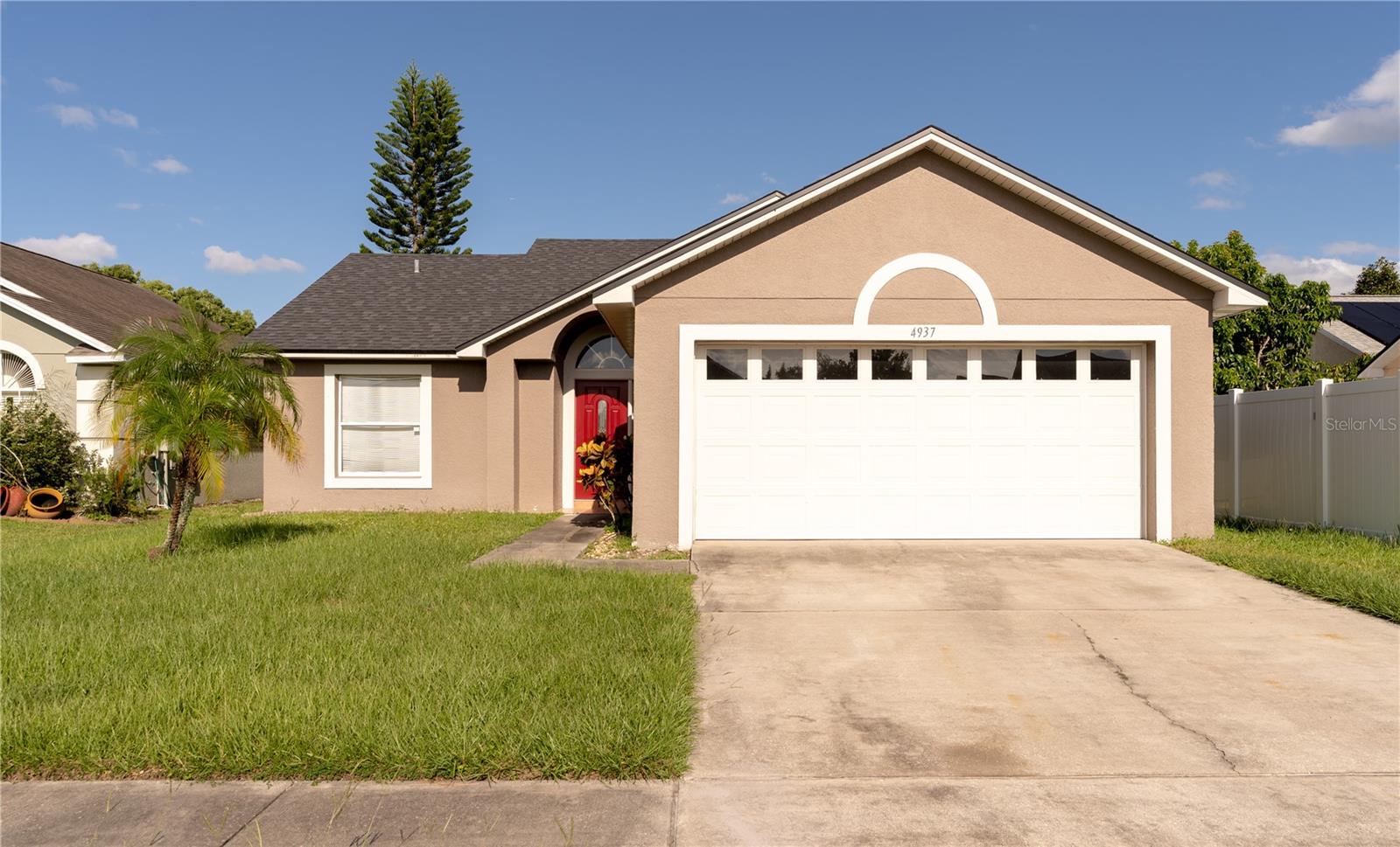Come check out this cute and cozy 3 bedrooms, 2 bathrooms home located in the beautiful Woodstone community. An open layout makes this house a great family home. Tiles cover the entire home.The home features a 2 car garage, high cathedral ceilings, a screen room, and spacious backyard. Located 20 minutes away from shopping, airport, UCF. Come check it out today