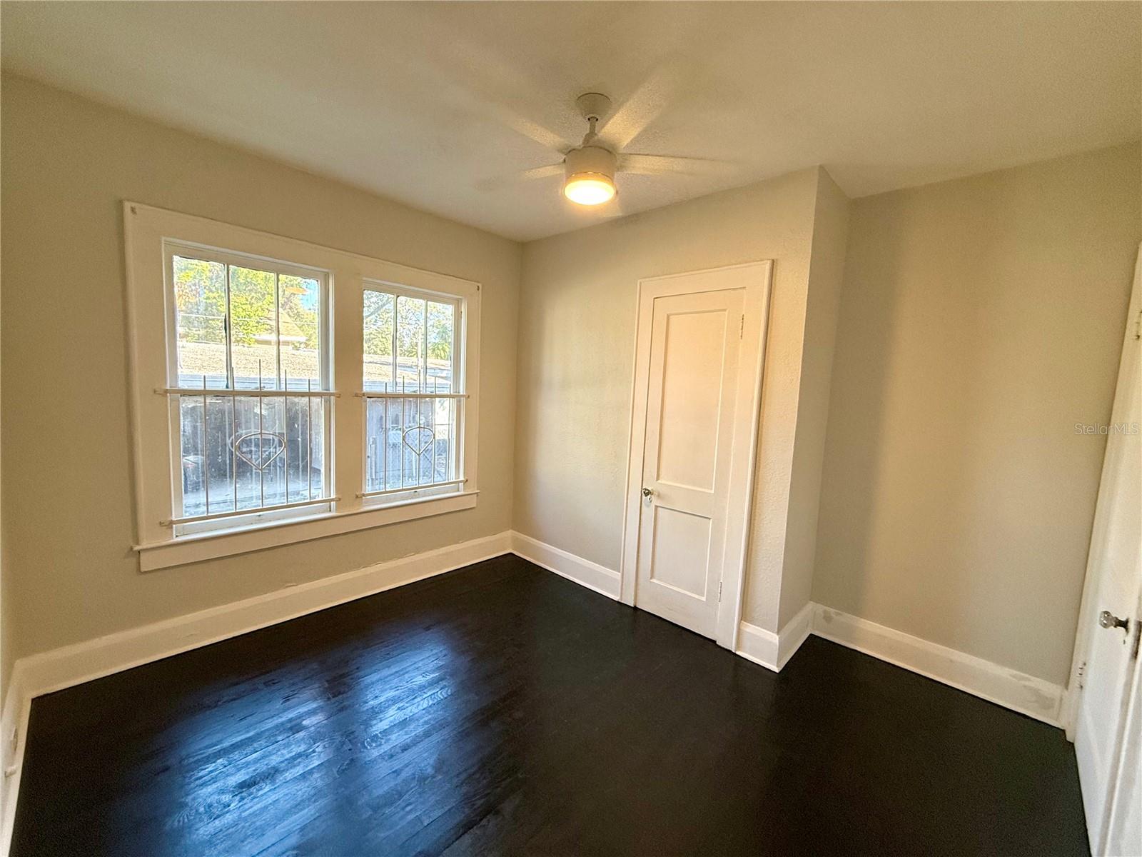 DE LEON PARK - Residential Lease