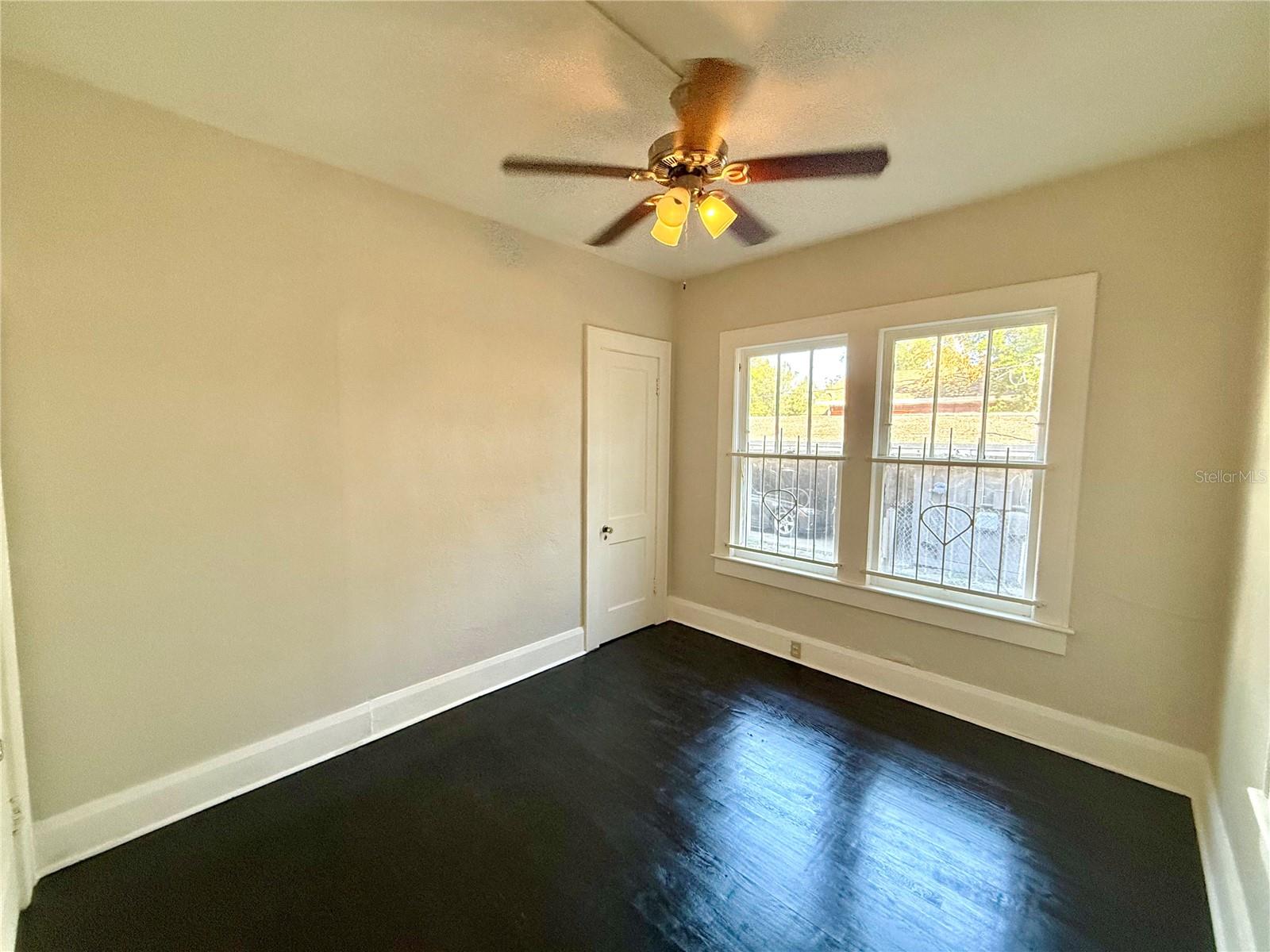 DE LEON PARK - Residential Lease