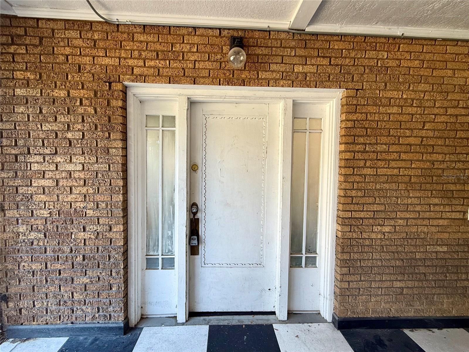 DE LEON PARK - Residential Lease