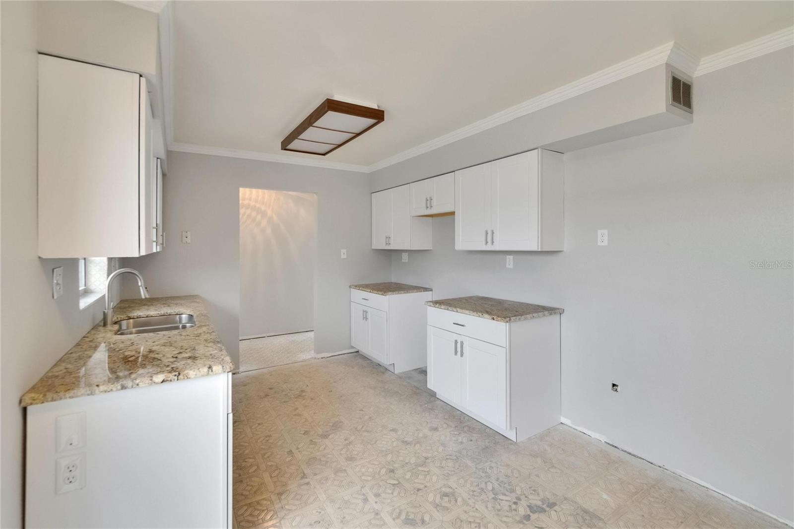 814 SEABREEZE DRIVE