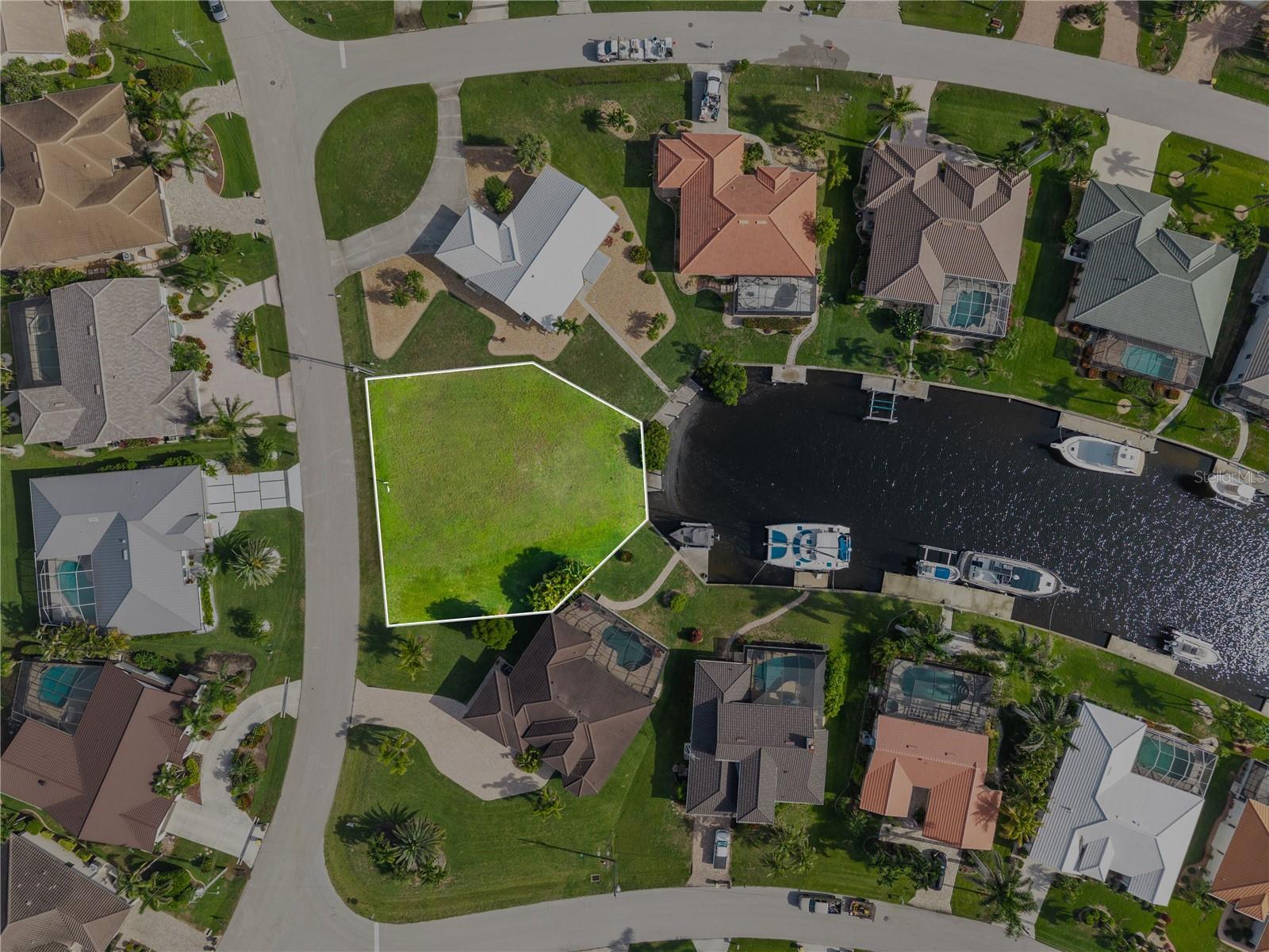 PUNTA GORDA ISLES SEC 14 - Land
