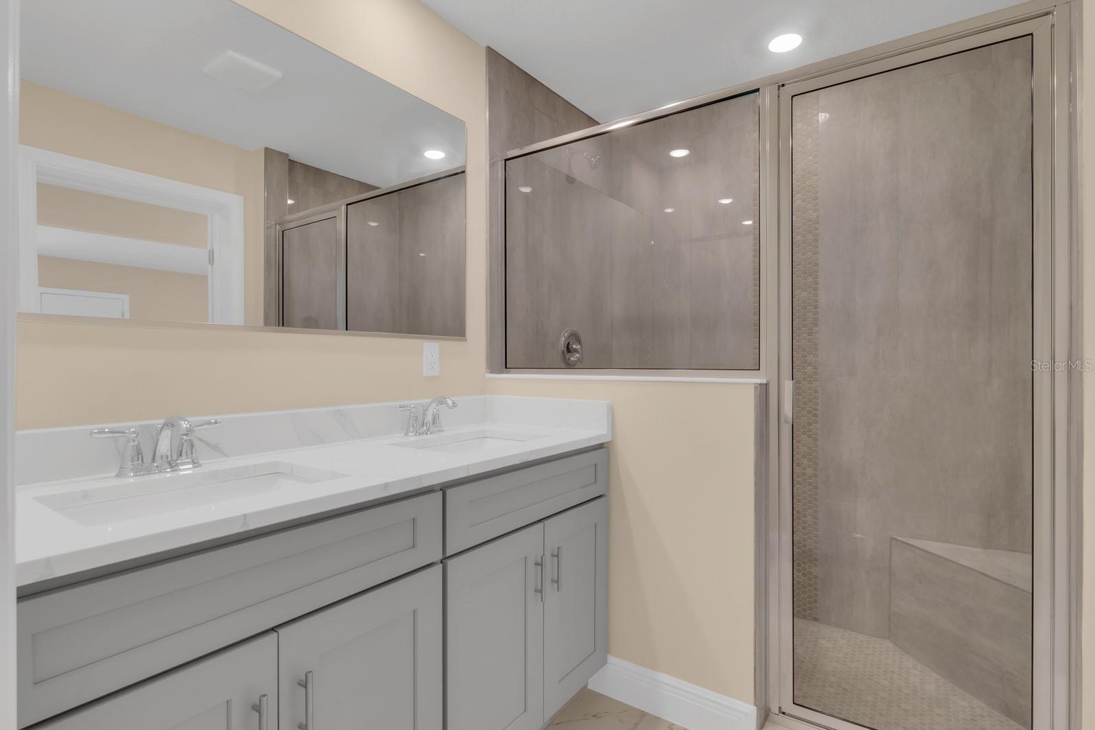 PINE HILLS MANOR 05 - Residential