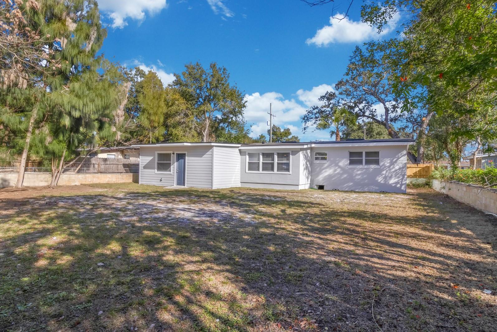 PINE HILLS MANOR 05 - Residential