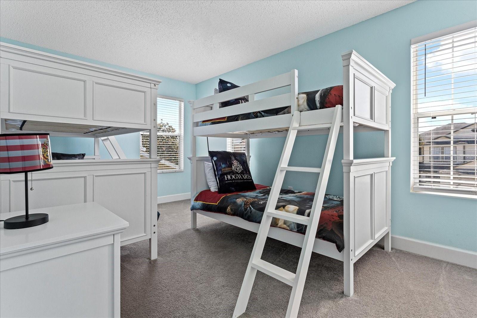 FOUR CORNERS PH 02 - Residential Lease