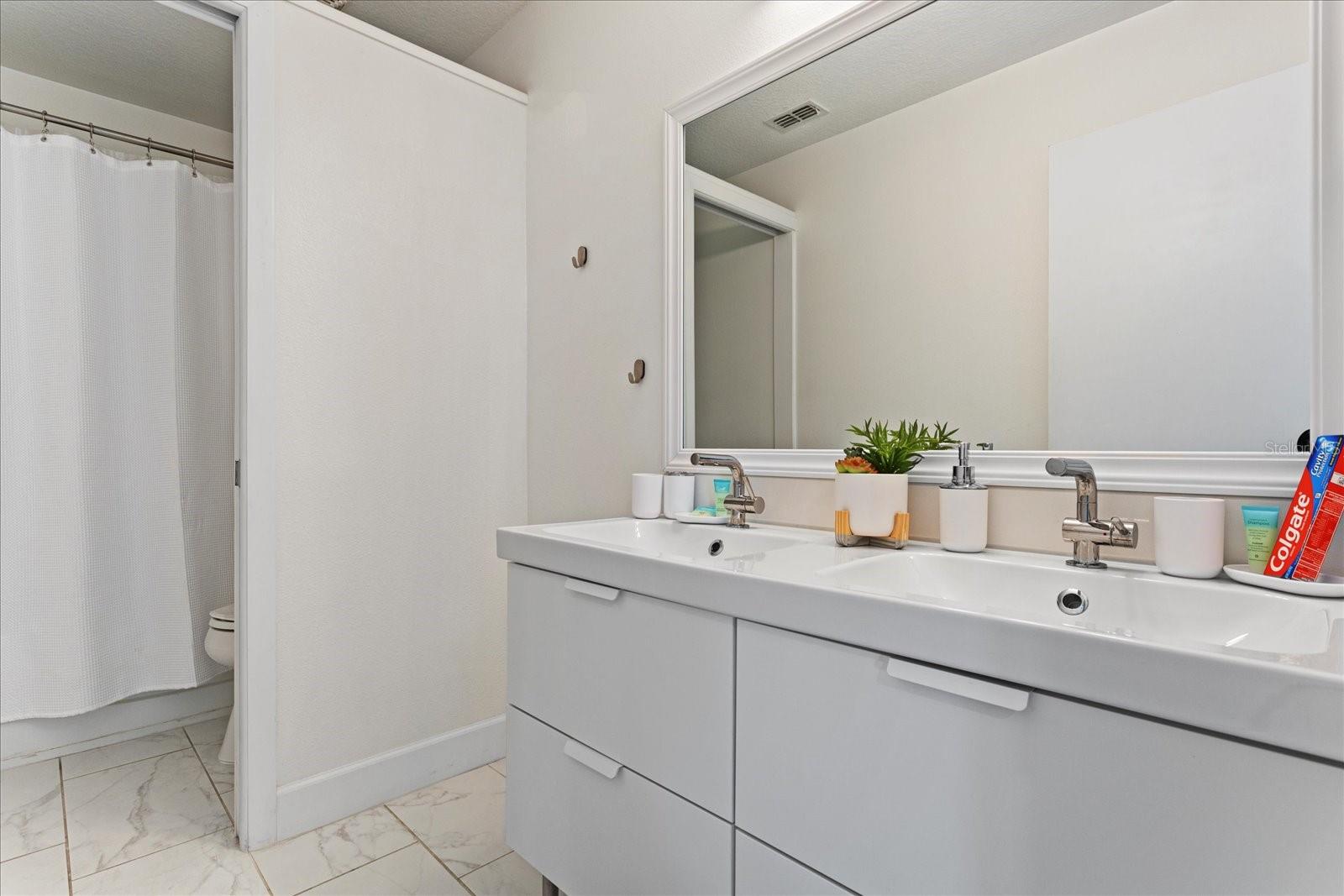 FOUR CORNERS PH 02 - Residential Lease