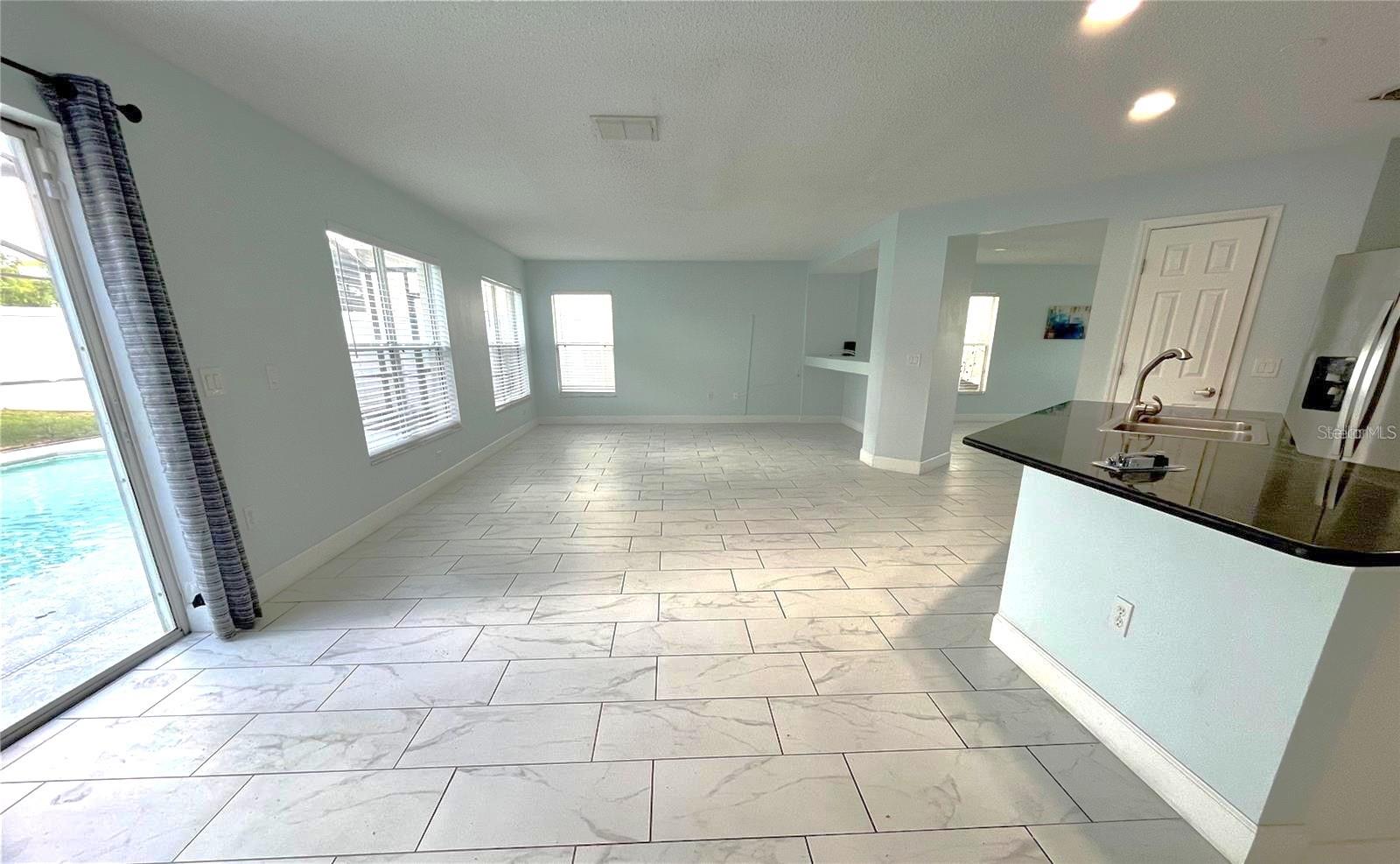 FOUR CORNERS PH 02 - Residential Lease