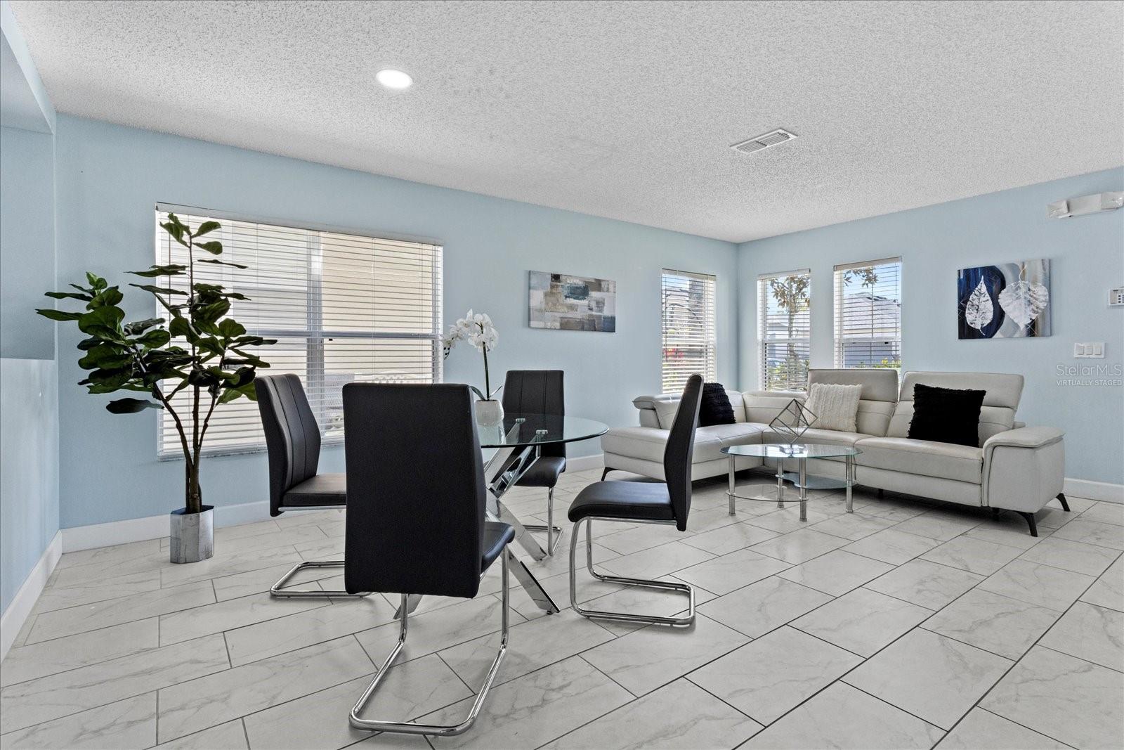 FOUR CORNERS PH 02 - Residential Lease