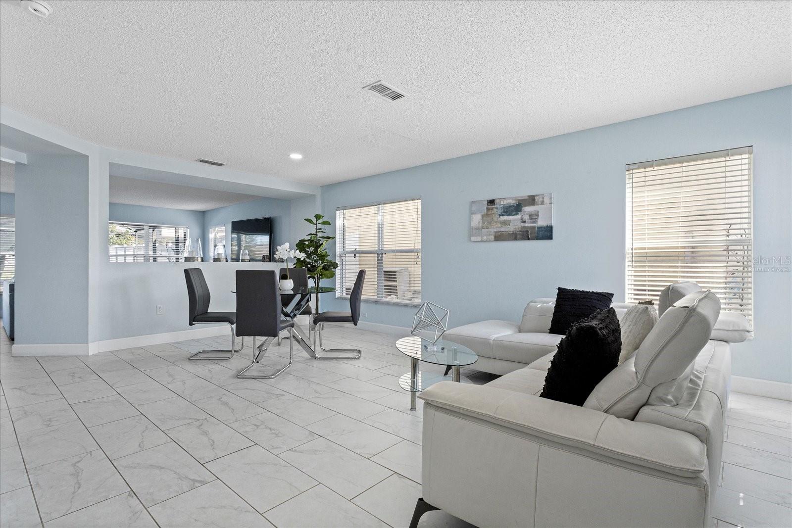 FOUR CORNERS PH 02 - Residential Lease