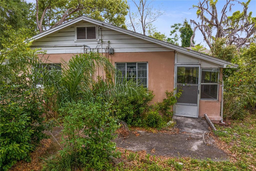 Photo of 805 W 129th Avenue, Tampa, FL 33612 (MLS # TB8431090)