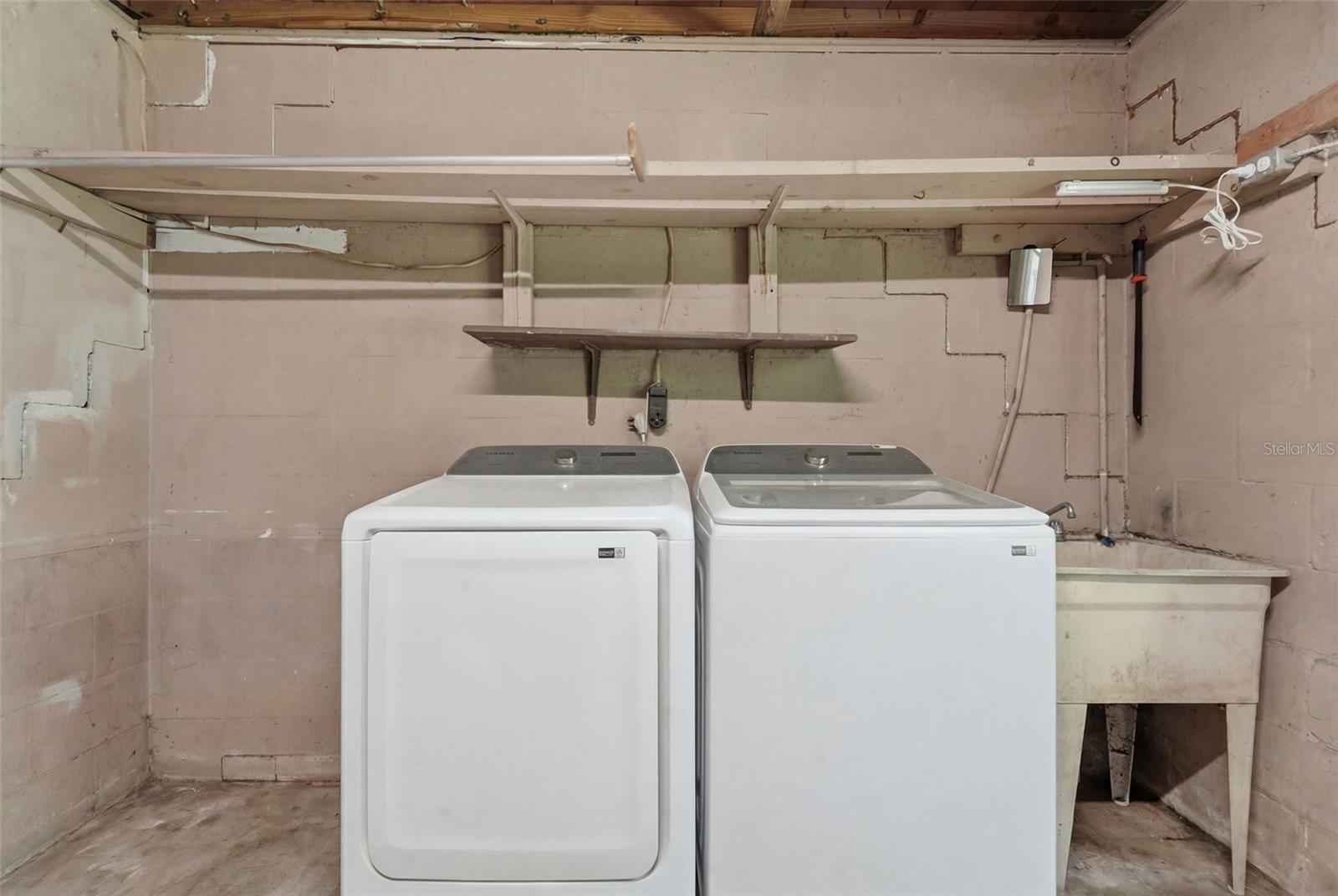 STONE ISLAND ESTATES - Residential