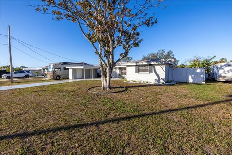 A home in ELLENTON