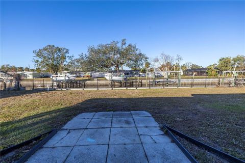 A home in ELLENTON