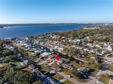 A home in ELLENTON