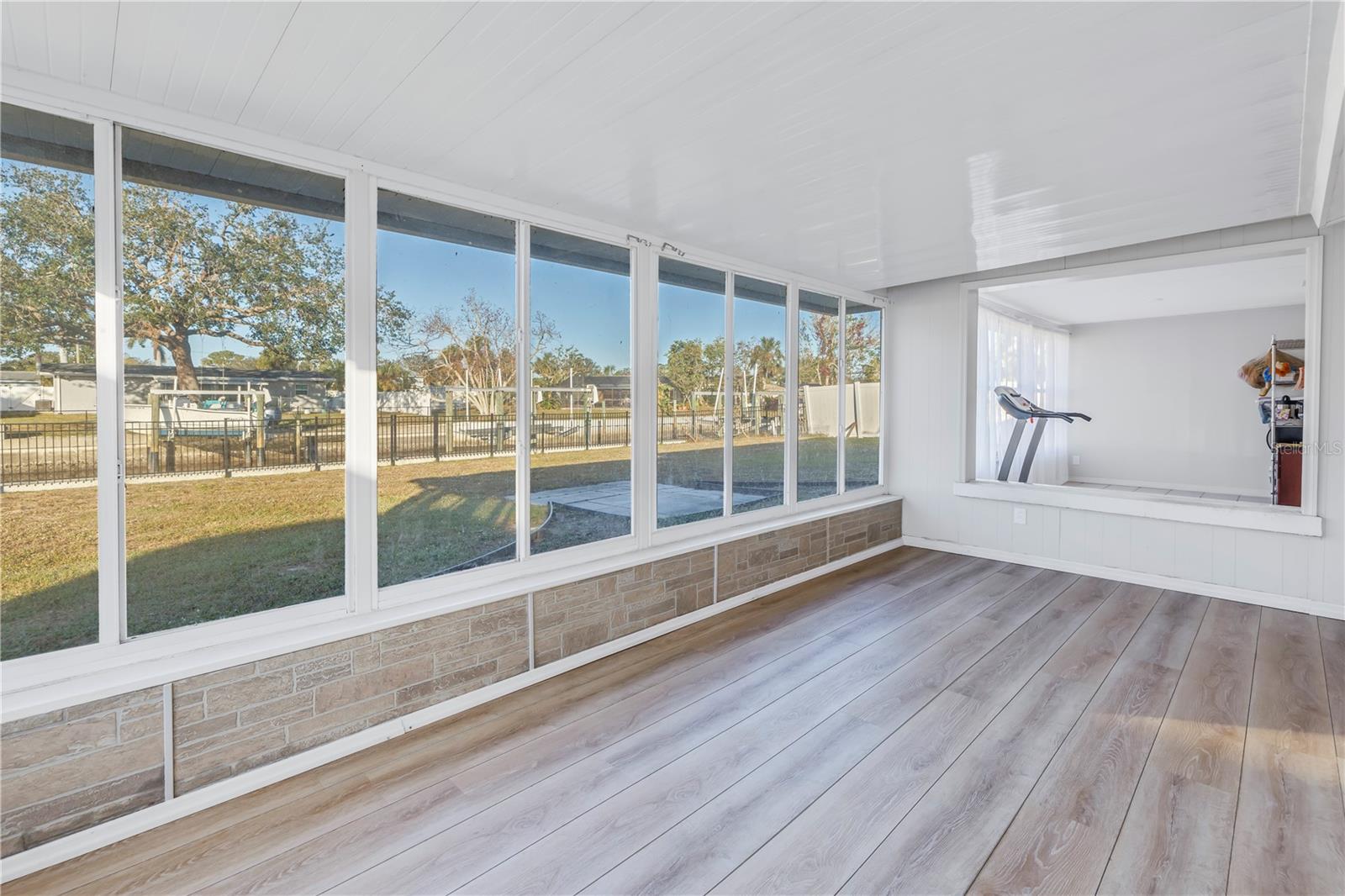 TROPICAL HARBOR - Residential