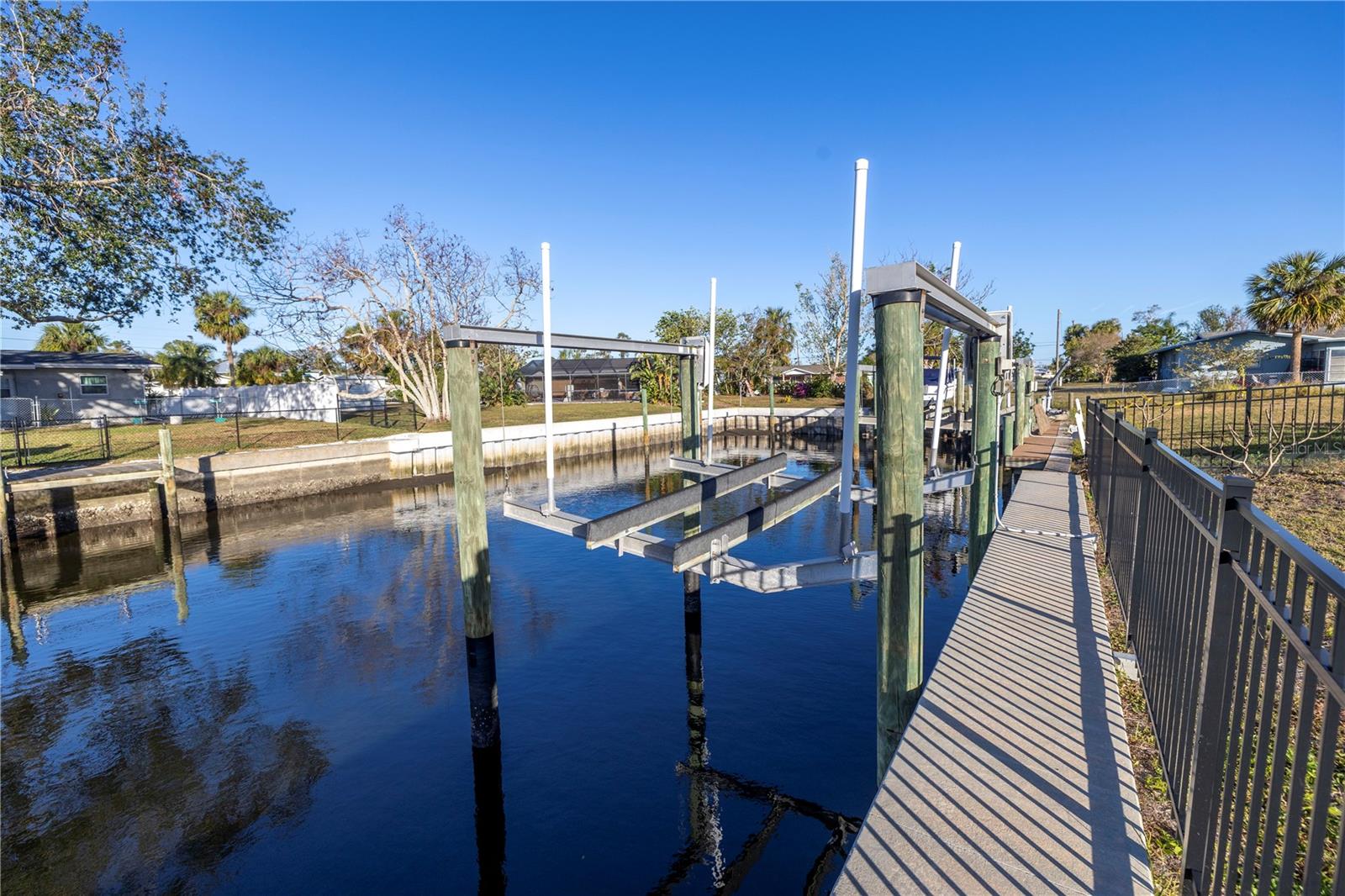 TROPICAL HARBOR - Residential