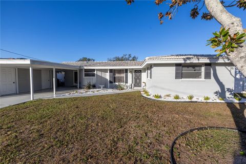 A home in ELLENTON