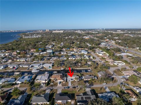 A home in ELLENTON