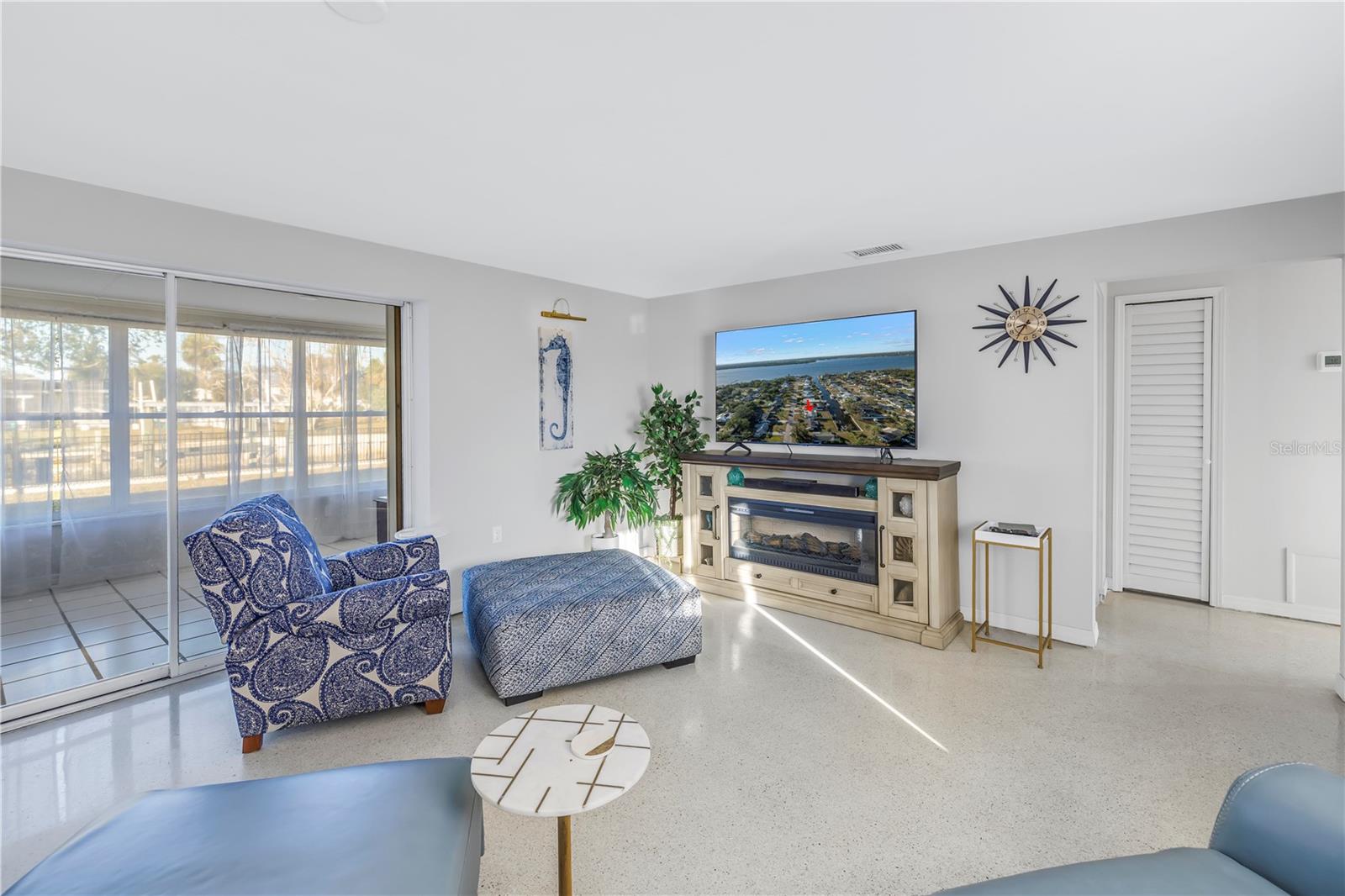 TROPICAL HARBOR - Residential