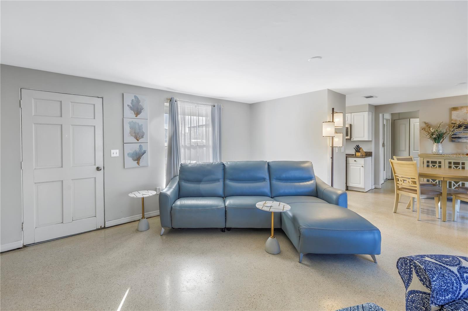 TROPICAL HARBOR - Residential