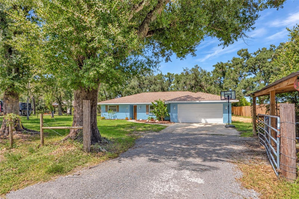 Photo of 6505 11th Drive E, Bradenton, FL 34208 (MLS # A4706451)
