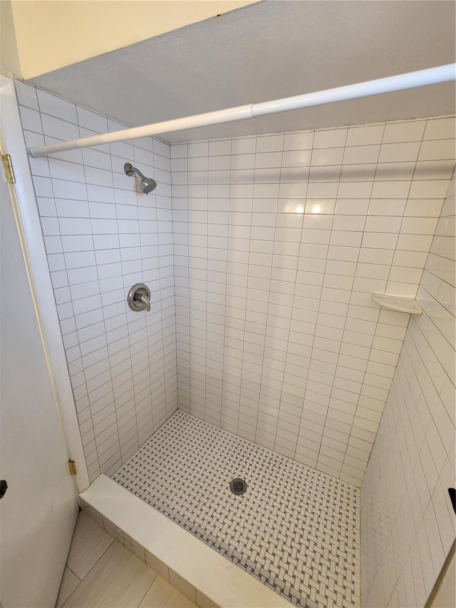 BOCA CIEGA RIDGE 6TH ADD - Residential Lease