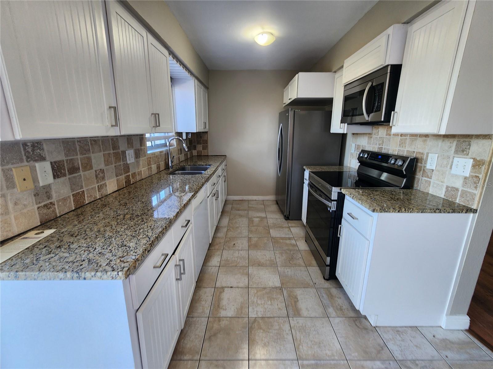 BOCA CIEGA RIDGE 6TH ADD - Residential Lease