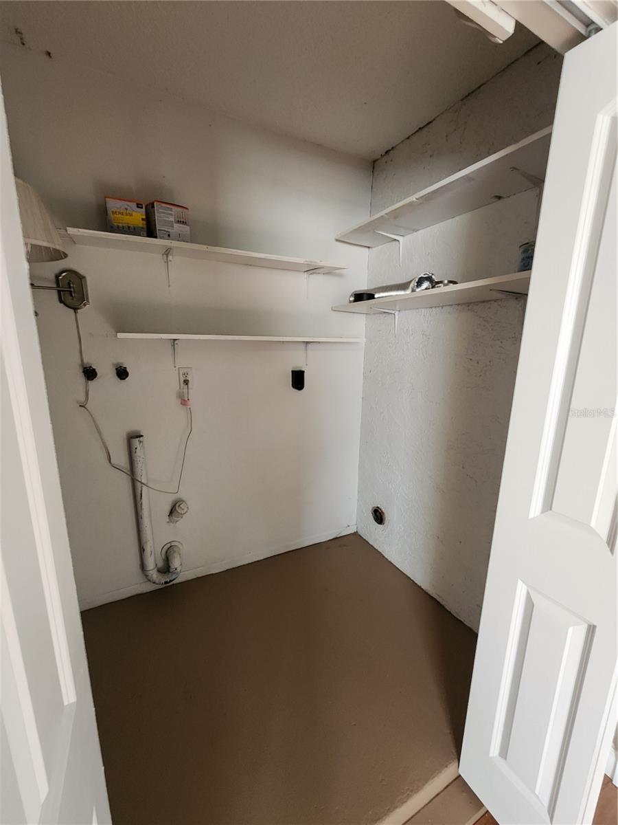 BOCA CIEGA RIDGE 6TH ADD - Residential Lease