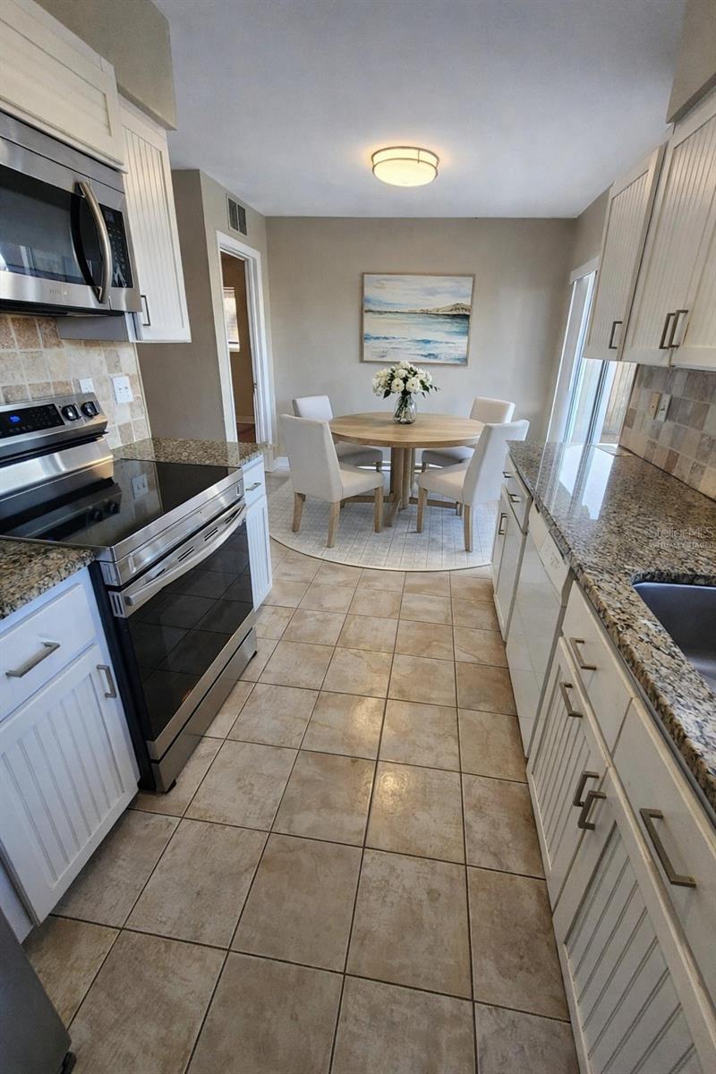 BOCA CIEGA RIDGE 6TH ADD - Residential Lease