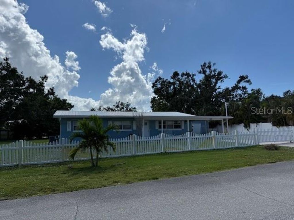 Photo of 1312 66th Street NW, Bradenton, FL 34209 (MLS # A4667831)