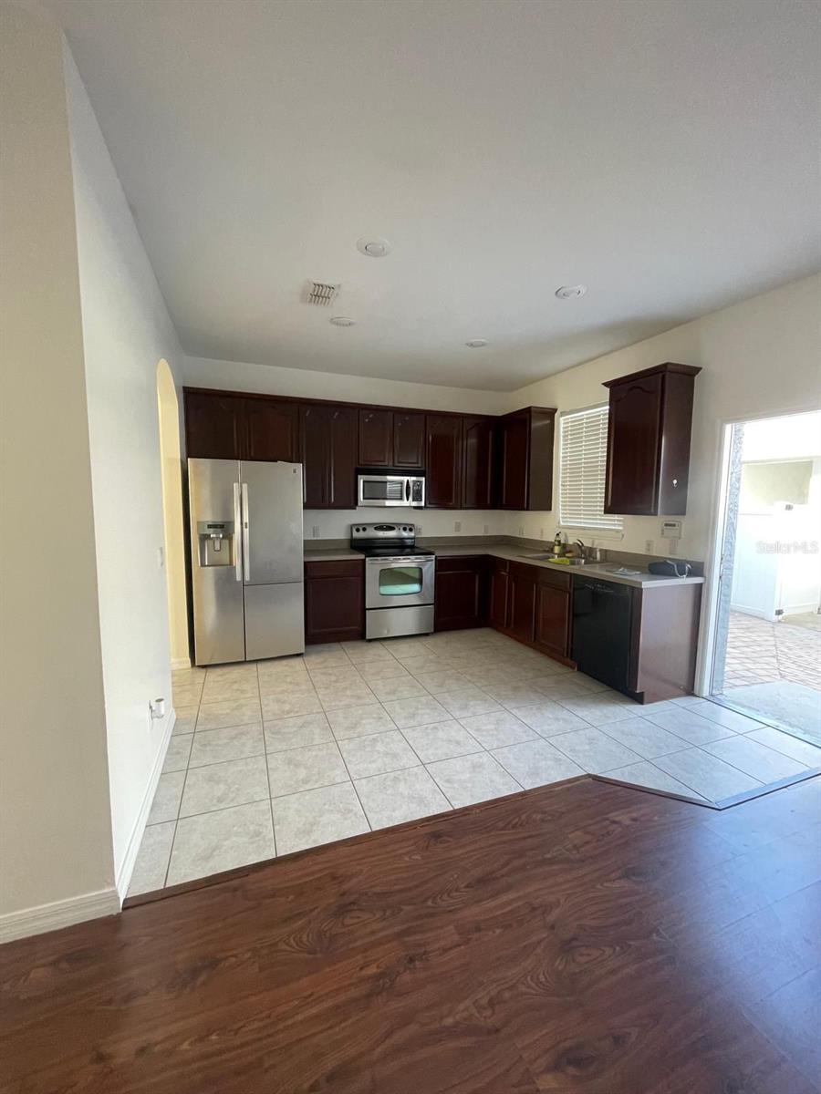 LAS CASCADA PH 01 - Residential Lease