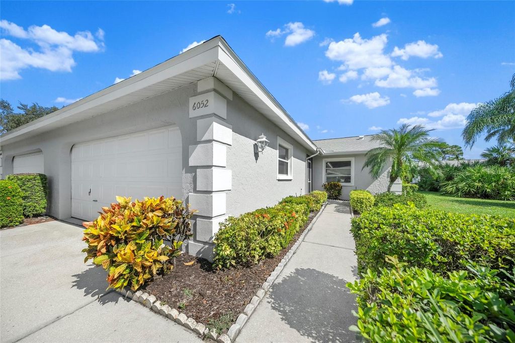 Photo of 6052 Bonaventure Place, Sarasota, FL 34243 (MLS # A4665005)