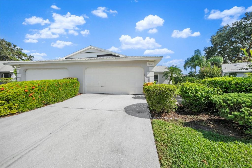 Photo of 6052 Bonaventure Place, Sarasota, FL 34243 (MLS # A4665005)