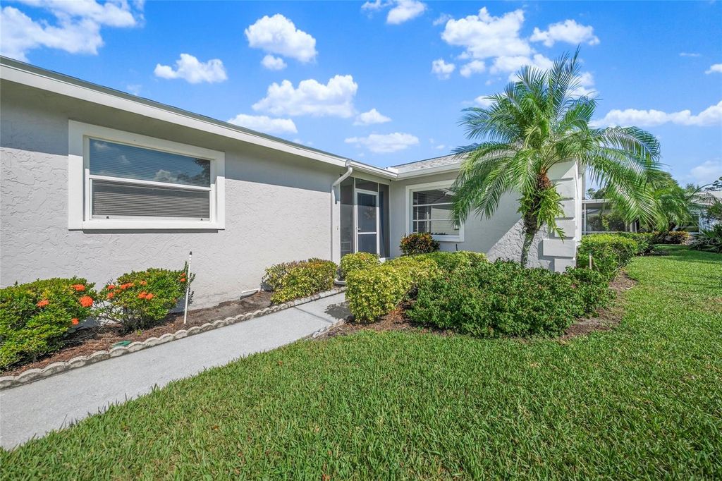 Photo of 6052 Bonaventure Place, Sarasota, FL 34243 (MLS # A4665005)