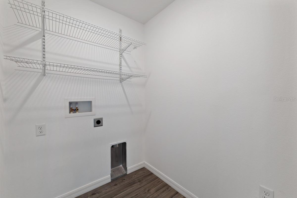 DORA LAKE ESTATES - Residential