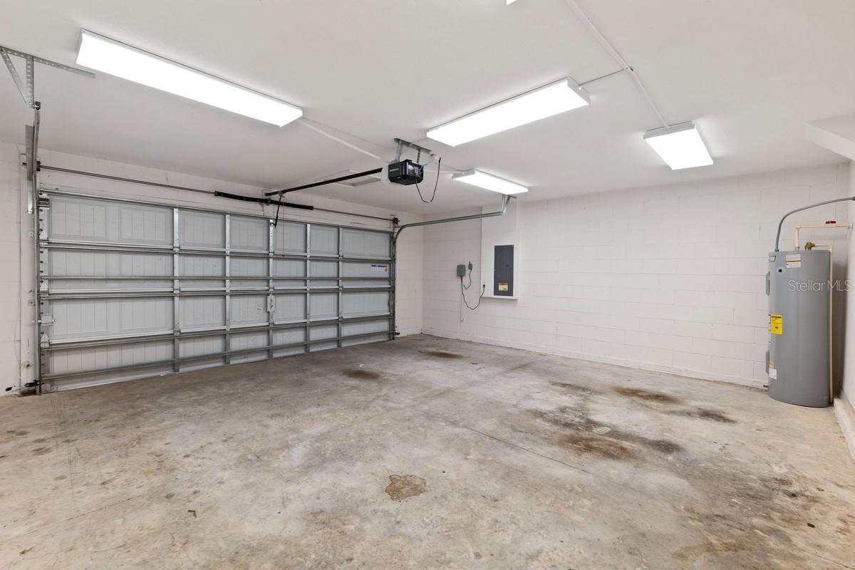 DORA LAKE ESTATES - Residential