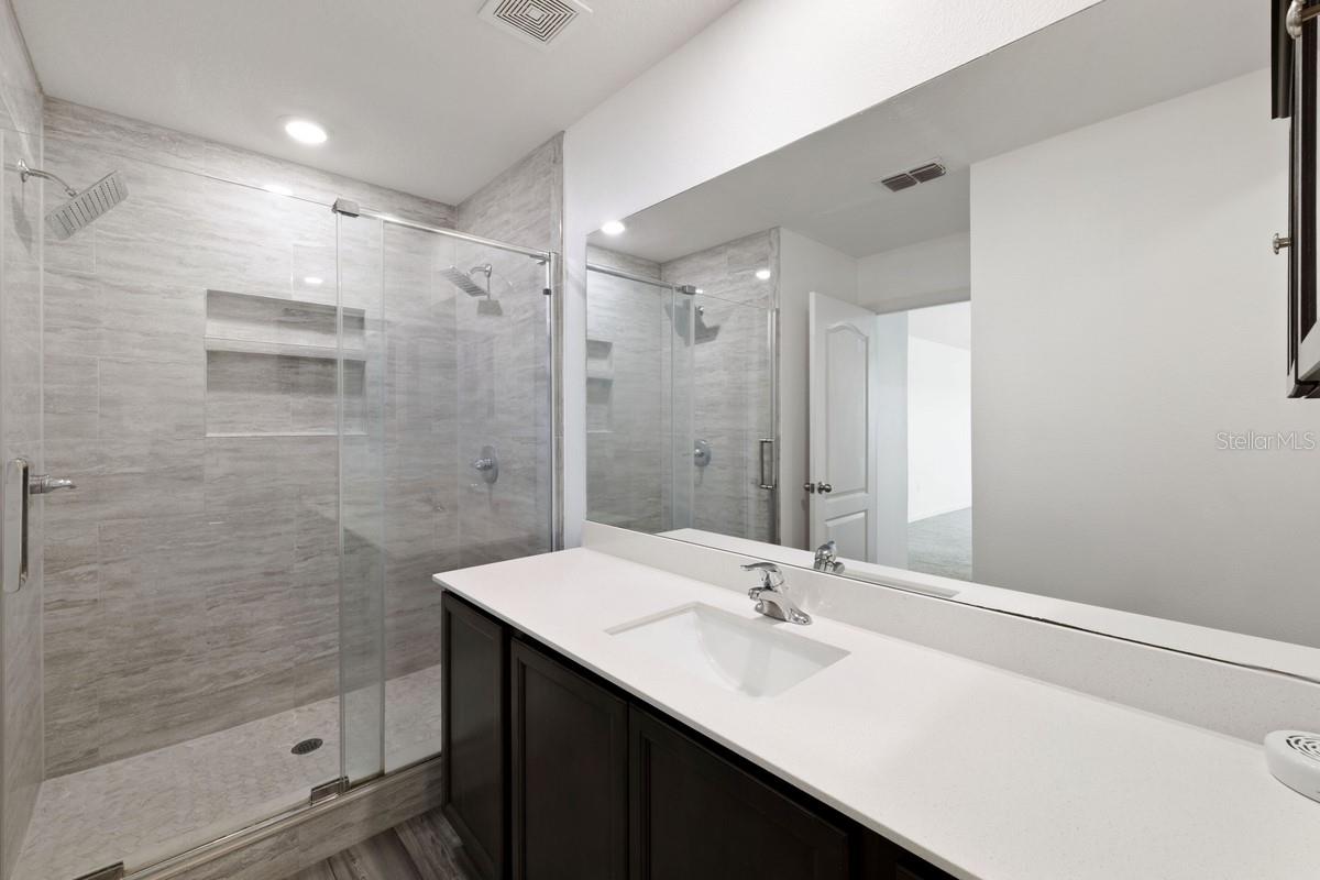 DORA LAKE ESTATES - Residential