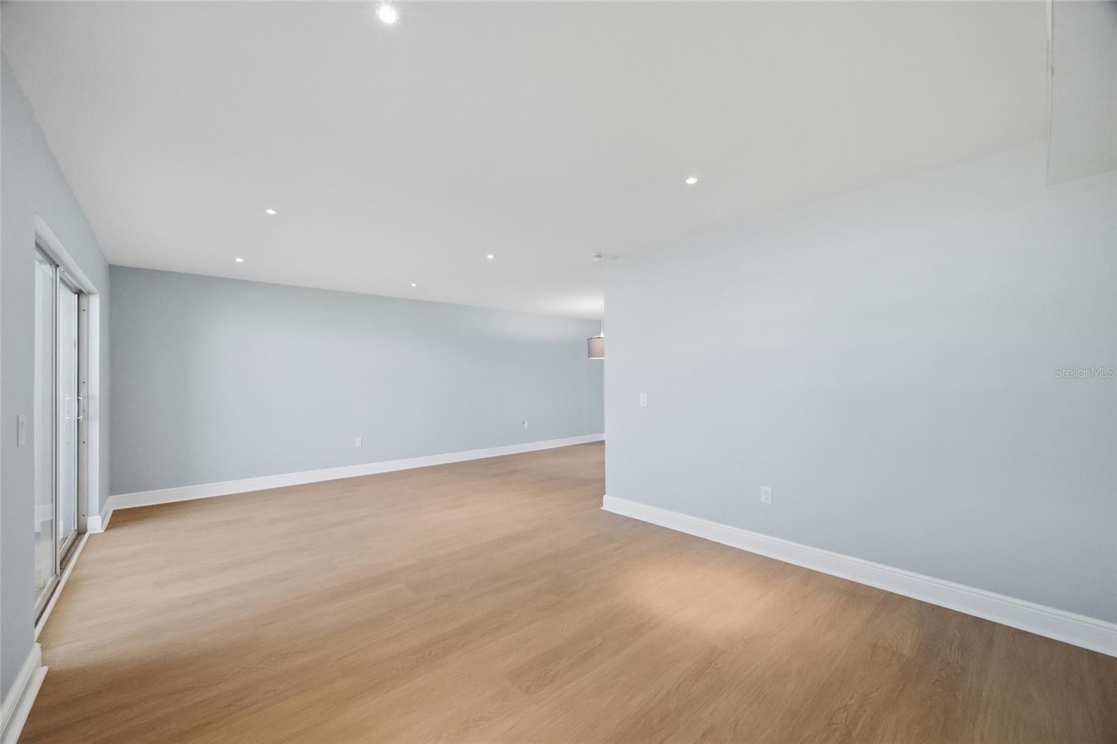 SHORE VIEW BLDG - Residential