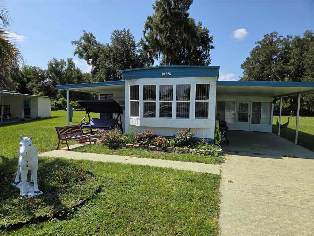 Photo of 10228 SE 24th Street, Webster, FL 33597 (MLS # G5116826)