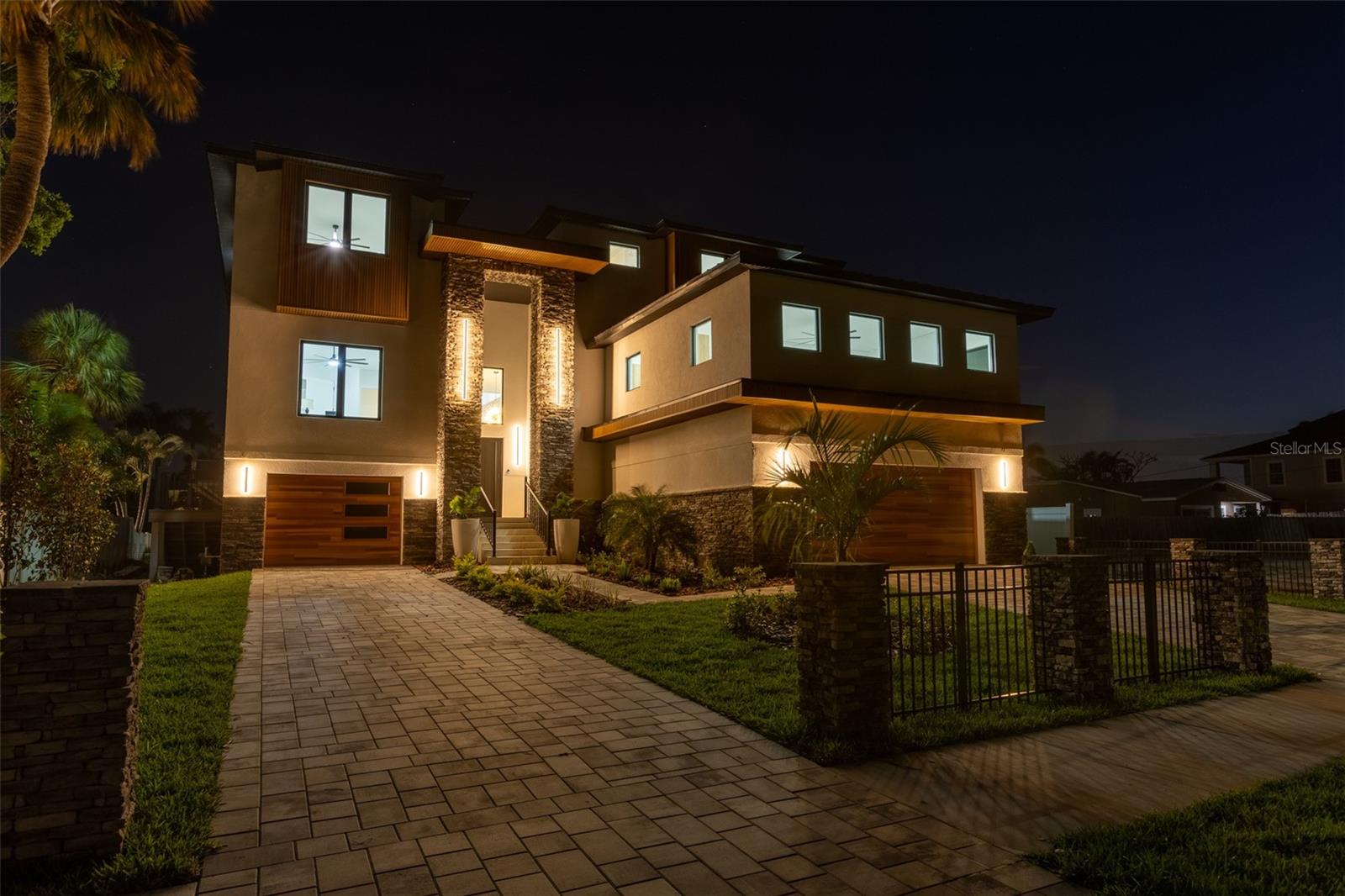 2121 BAYOU GRANDE BOULEVARD NE