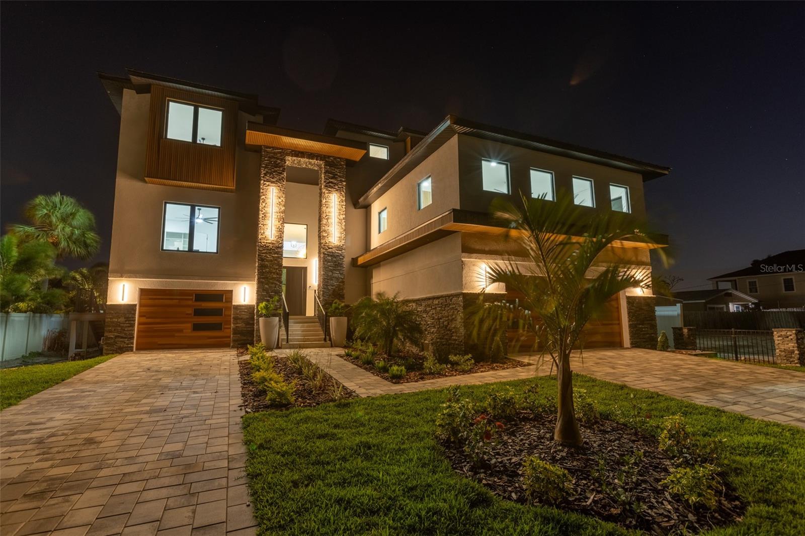 2121 BAYOU GRANDE BOULEVARD NE