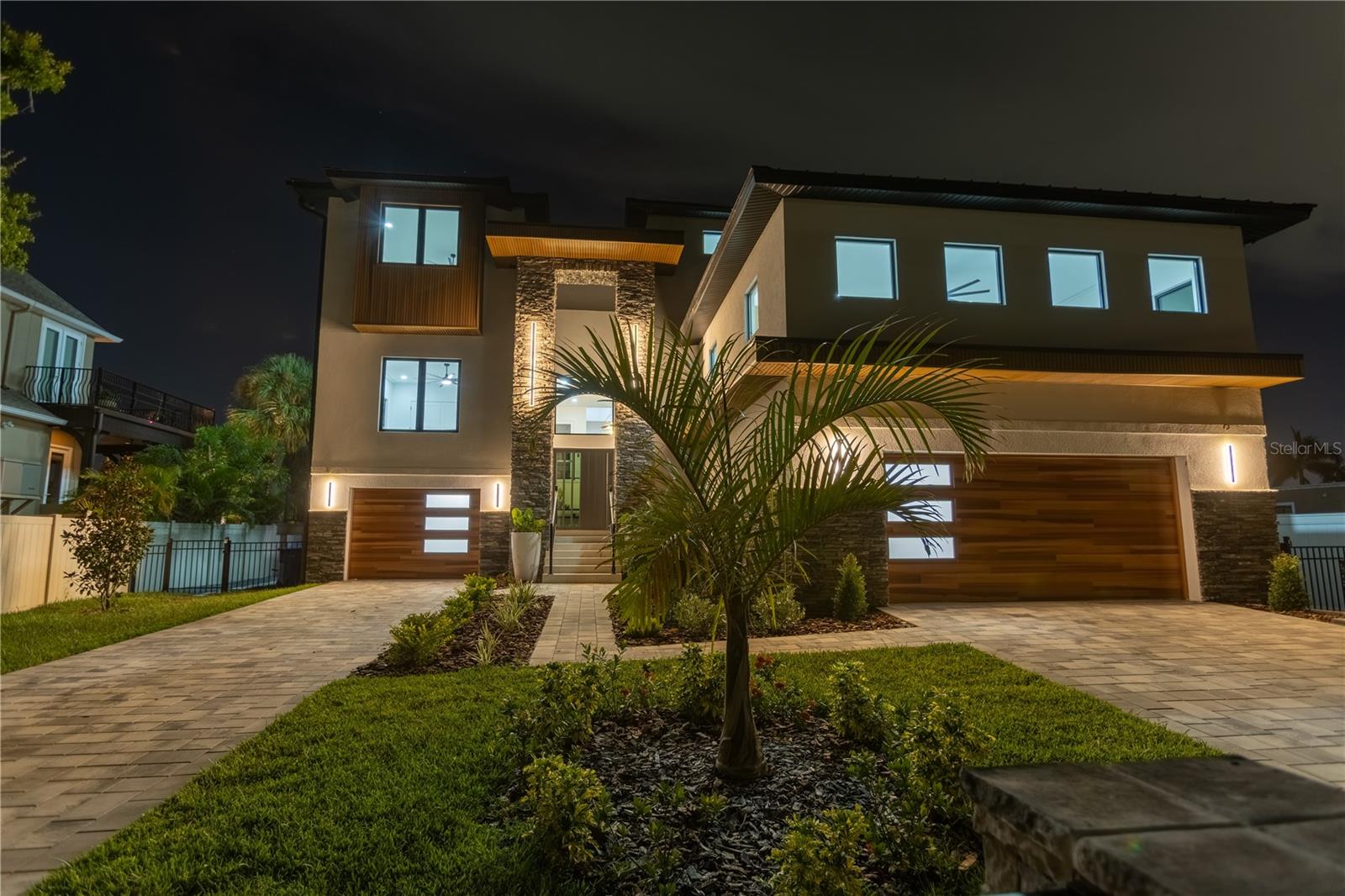 2121 BAYOU GRANDE BOULEVARD NE