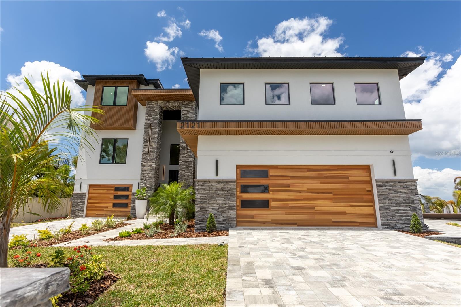 2121 BAYOU GRANDE BOULEVARD NE
