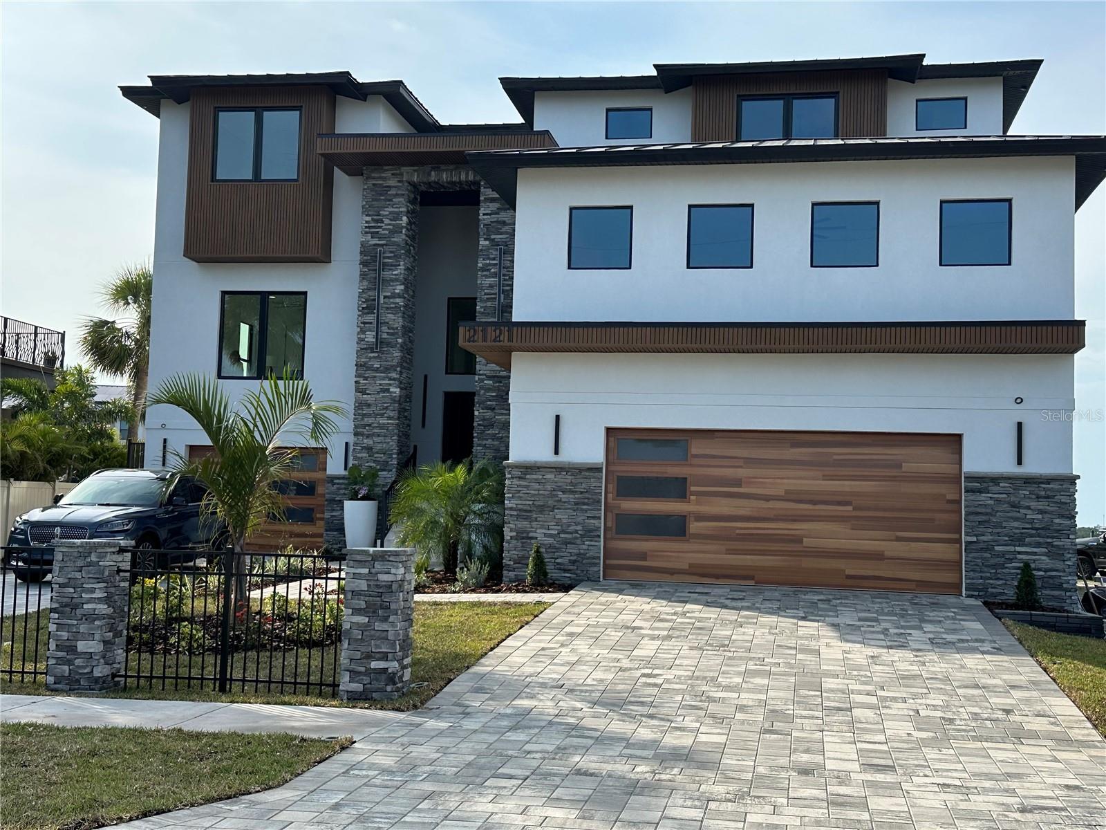 2121 BAYOU GRANDE BOULEVARD NE