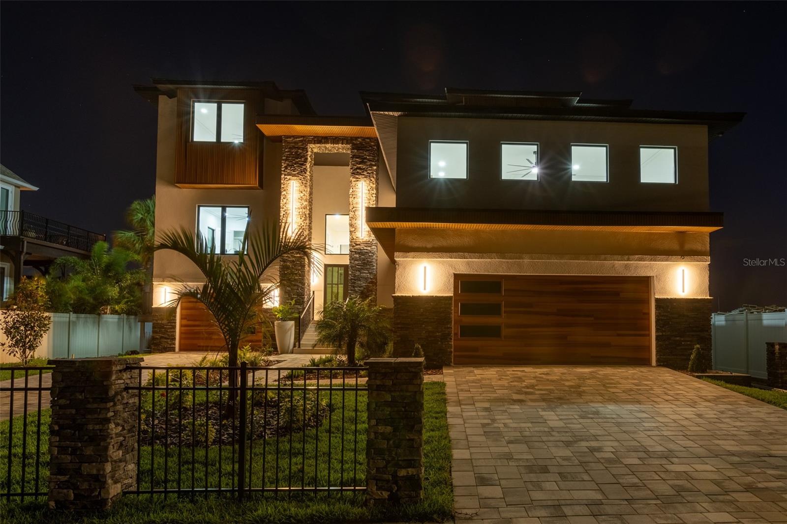 2121 BAYOU GRANDE BOULEVARD NE