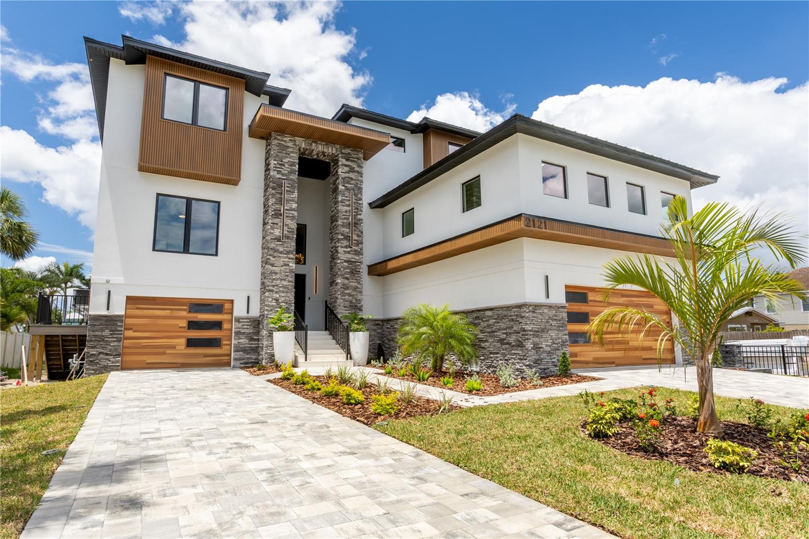 2121 BAYOU GRANDE BOULEVARD NE