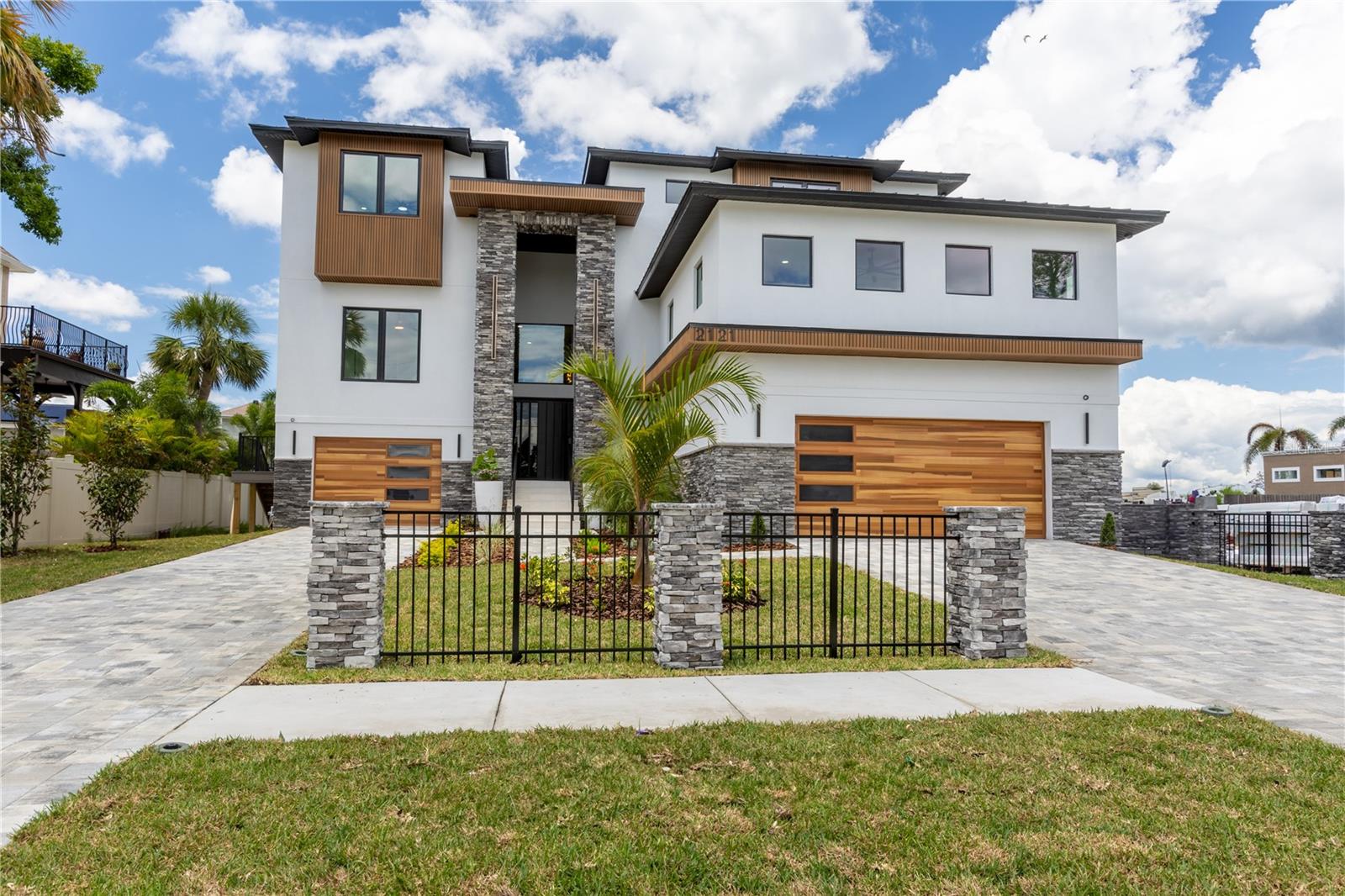 2121 BAYOU GRANDE BOULEVARD NE