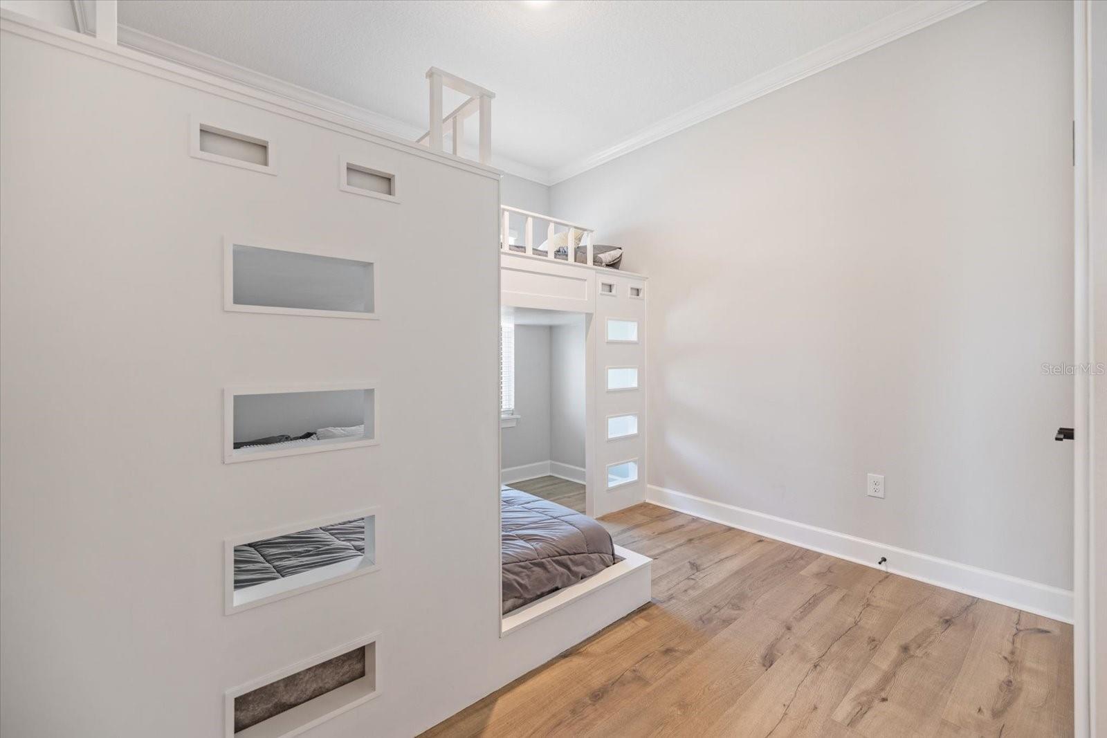 AZARIO ESPLANADE PH V - Residential