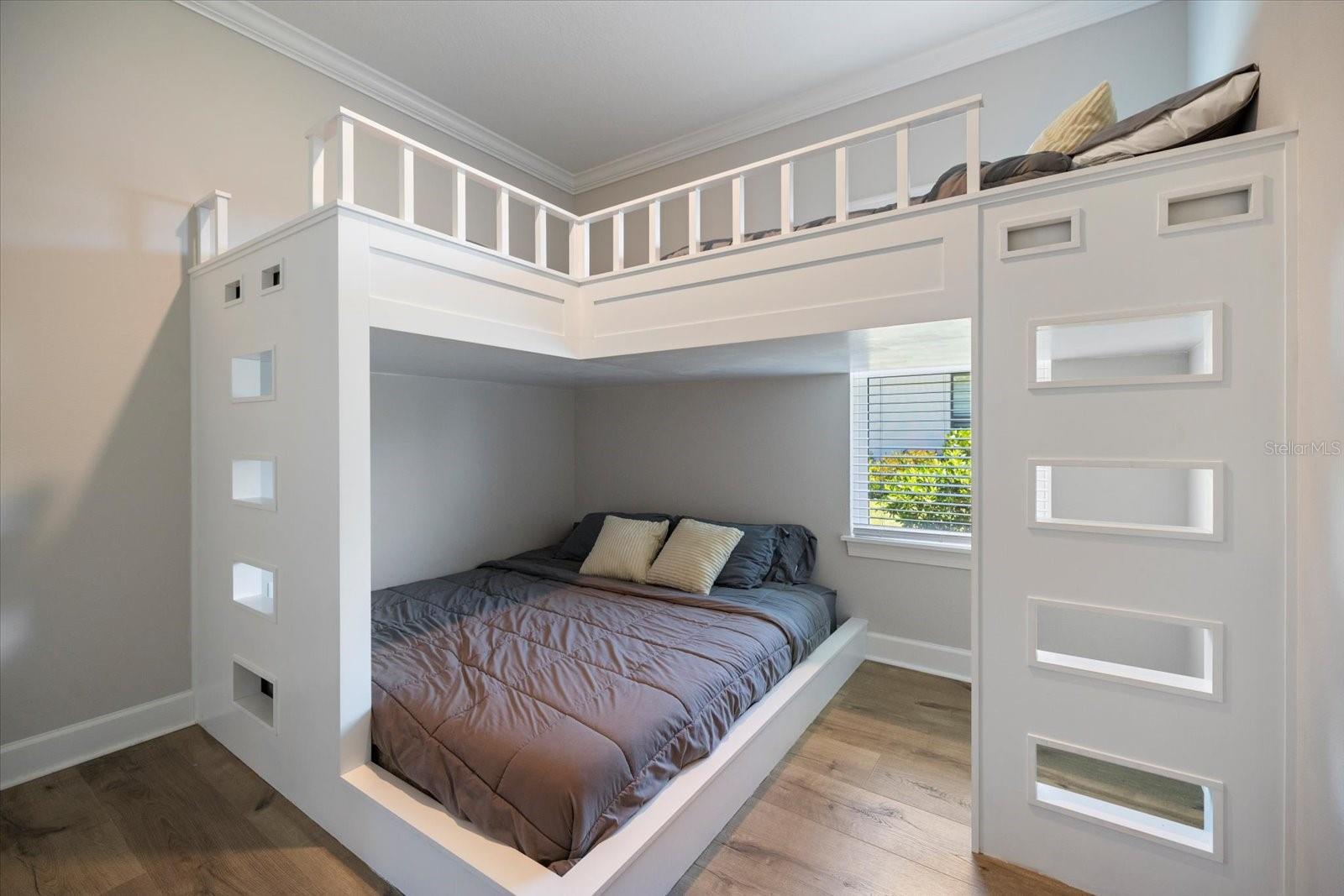 AZARIO ESPLANADE PH V - Residential